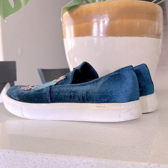 Dirty Laundry Slip Ons Loafers Blue Velvety Floral 9/40 Artsy Colorful Fun - Picture 7 of 13